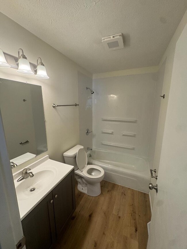 Photo - 208 Lindell Dr