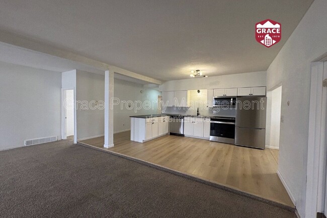 Building Photo - 635 Cedar St Unit A