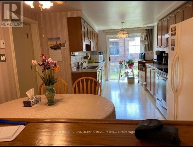 Photo - 583 Edinburgh Rd S