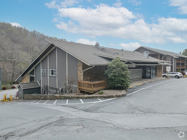 Studio West Apartments