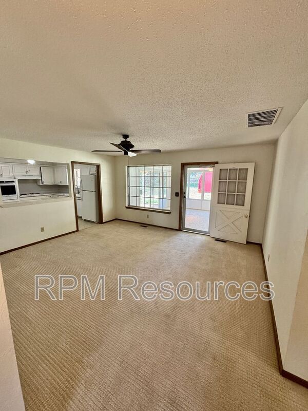 Photo - 405 Walnut Ave