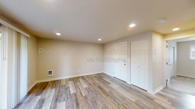 Photo - 2301 S 74th St Unit 14
