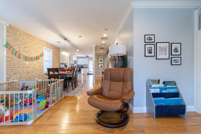 Photo - 221 Neponset Ave Unidad #2