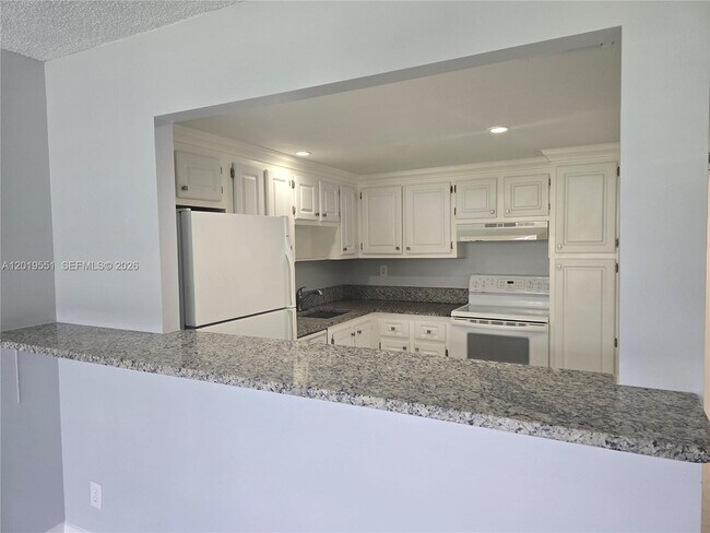 Photo - 2761 Taft St Unit 106