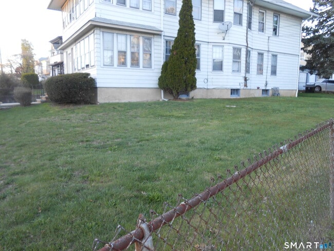 Building Photo - 254 Wayne St