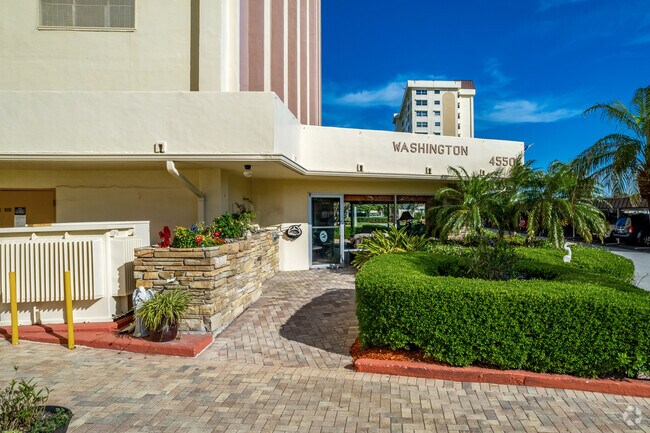 Entrada - Washington House at Sea Towers