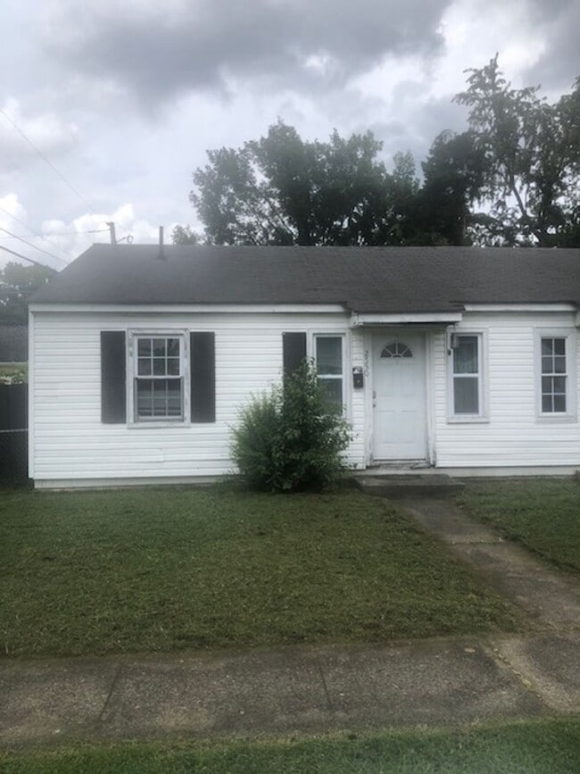 Building Photo - One Bedroom One Bathroom Home in St. Albans