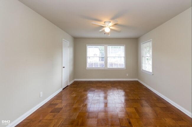 Photo - 2558 Broadway