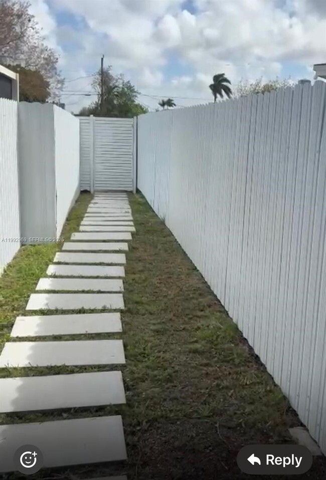 Building Photo - 11875 SW 186th St Unit 1