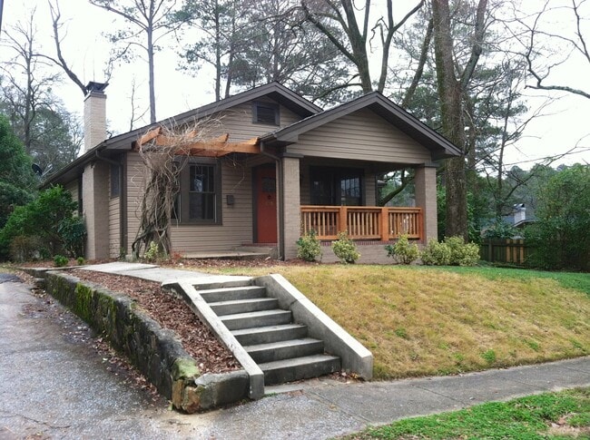 Building Photo - 215 W Linwood Dr