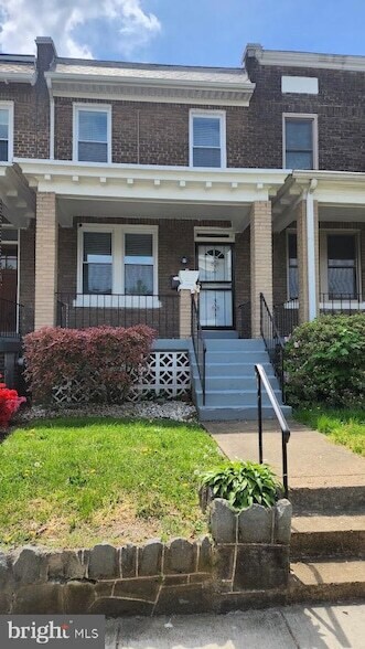Photo - 1743 D St SE Townhome