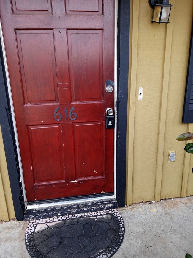 Photo - 616 Briarwood Ln