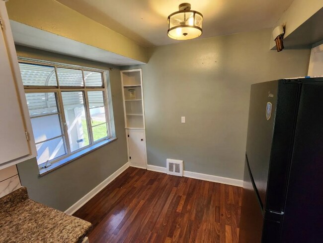 Photo - 11202 Mountview Ave