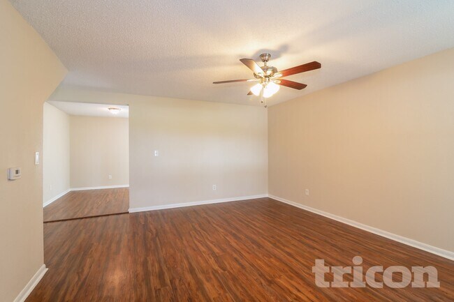 Photo - 3250 Kelling St