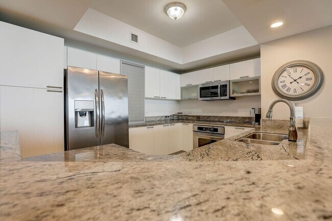 Photo - 2650 Lake Shore Dr