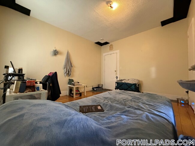 Photo - 247 Roxbury St Unit 1