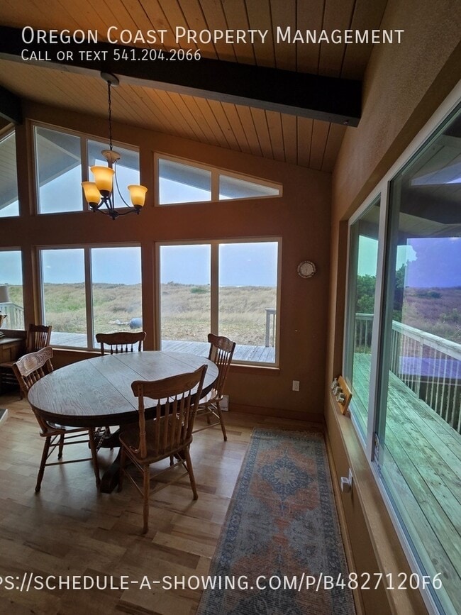 Photo - 1902 NW Oceania Dr