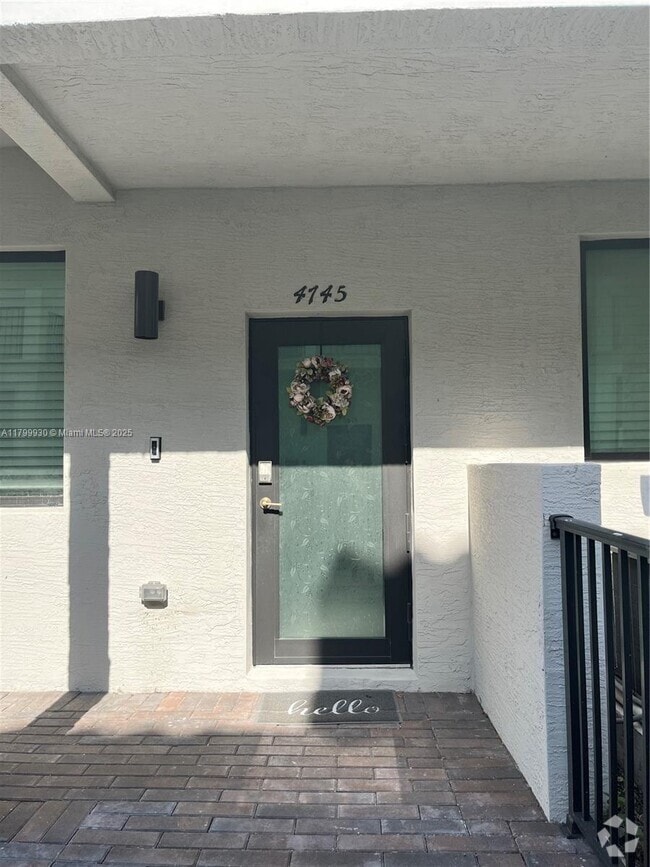 Building Photo - 4745 NW 83rd Pky Unit 4745 Rental