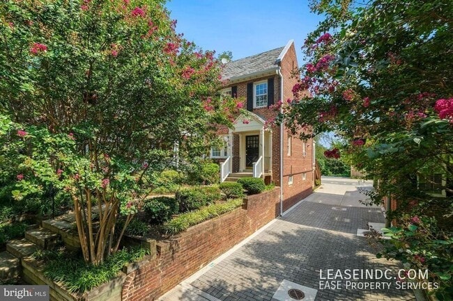 Photo - 1941 39th St NW