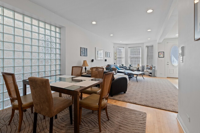 Photo - 2715 N Marshfield Ave Unit 1