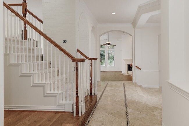Photo - 122 E Lansdowne Cir