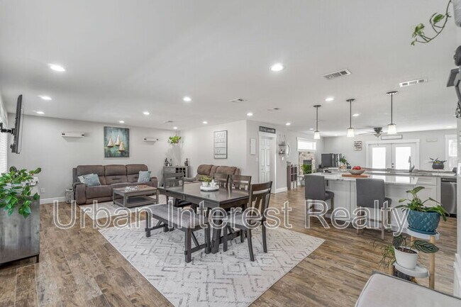 Photo - 708 Marcia Cir House