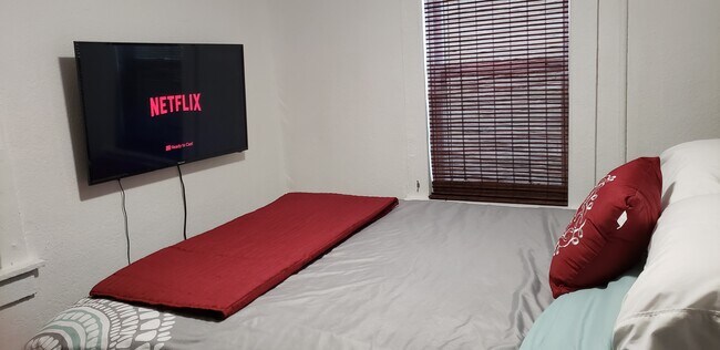 Photo - 176 NE 50th St