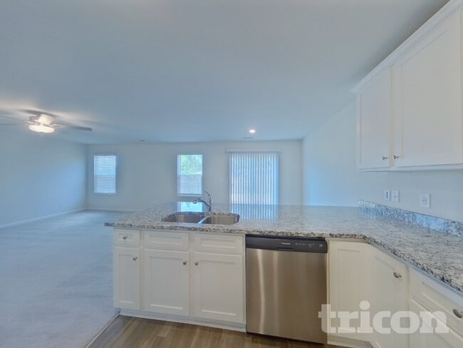 Photo - 2010 Southlea Dr