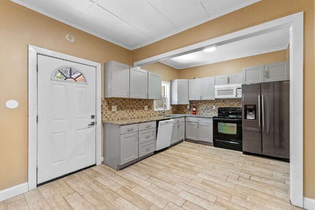 Photo - 166 Kingston Ave