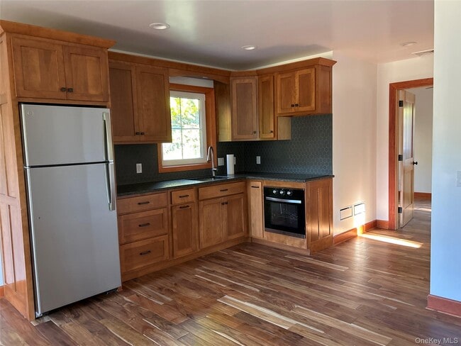 Photo - 21 Highland St