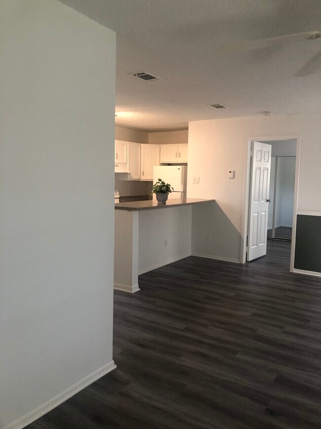 1 BR Study Kitchen Bar