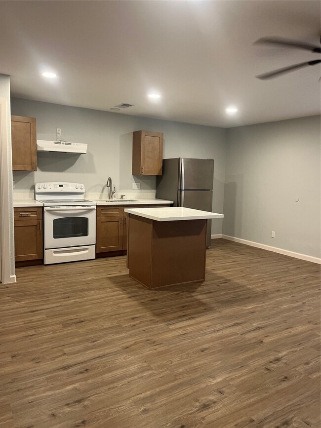 Photo - 4624 Bell St Unit 2