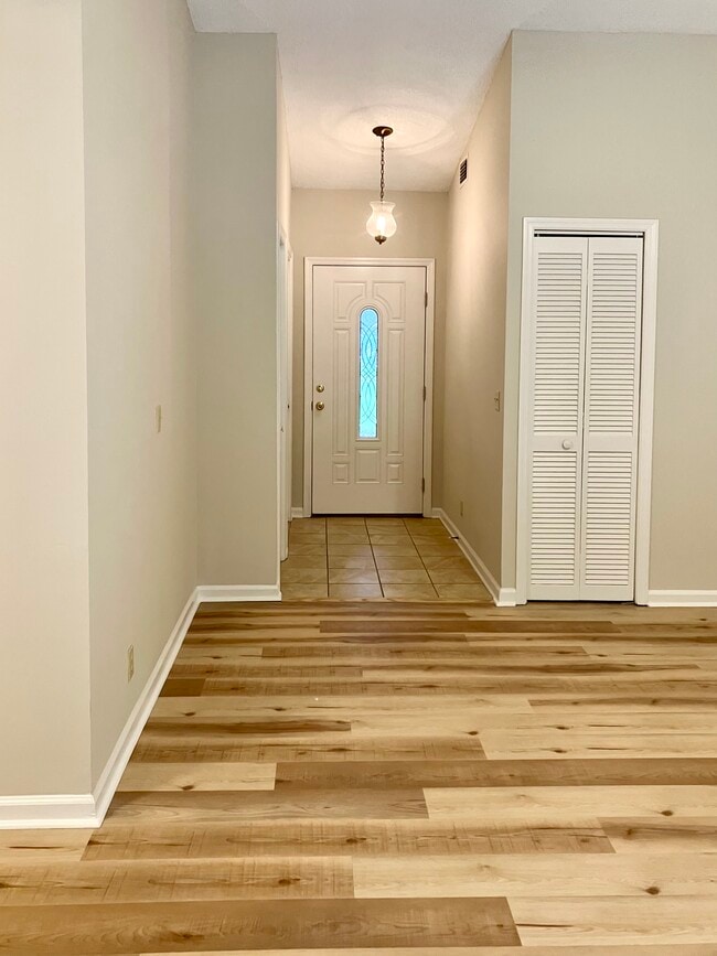 Photo - 204 Tuscarora Ct