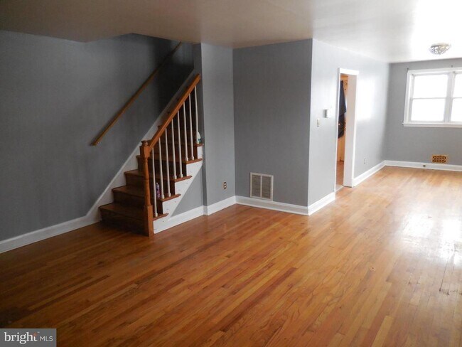 Photo - 7801 Hillsway Ave