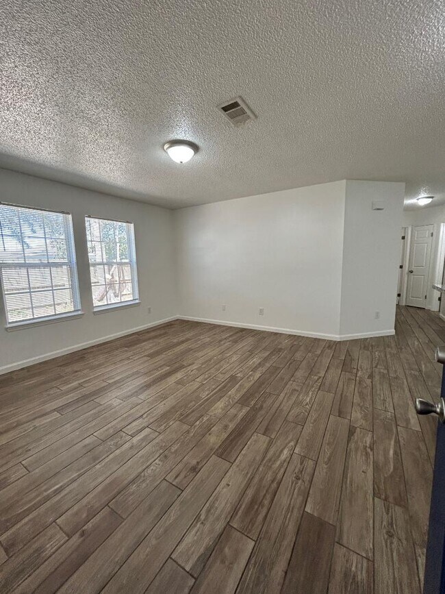 Photo - 100 Kazmira Ct