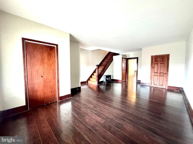 Photo - 425 Juniper St