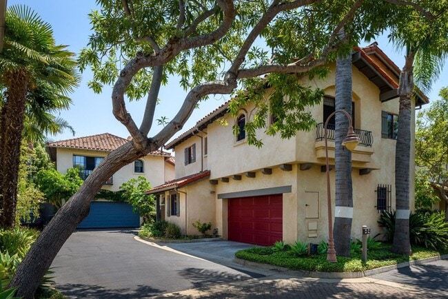 Great Location 3 bdrm townhome - Great Location 3 bdrm townhome