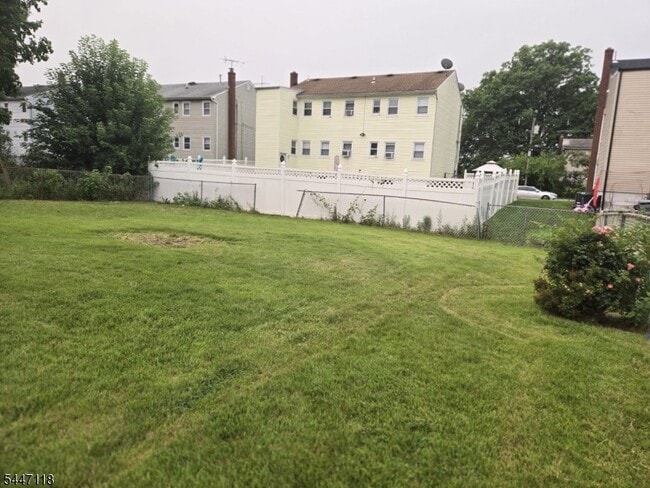 Photo - 832 Dewey St