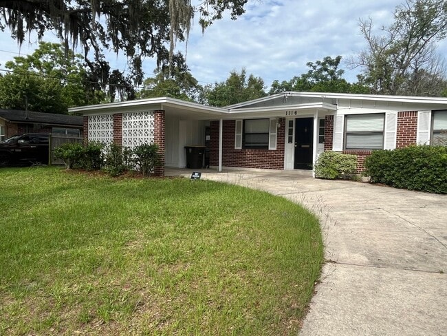 Photo - Beautiful 3 Bedroom 2 Bath Brick Home Located In Quiet Crystal Springs