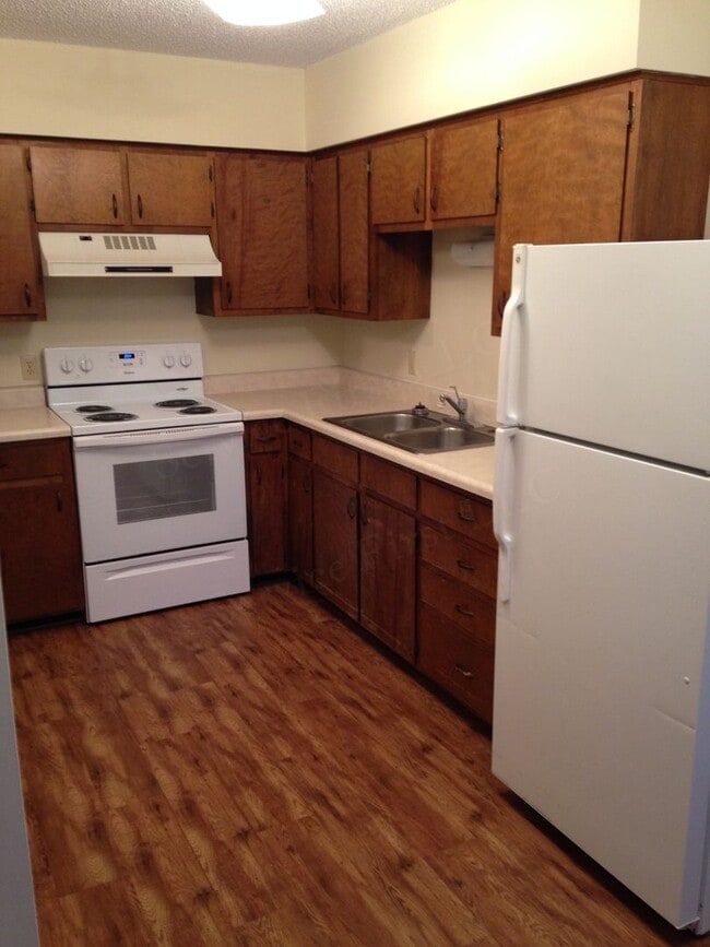 Building Photo - Fayette Manor Unit A4