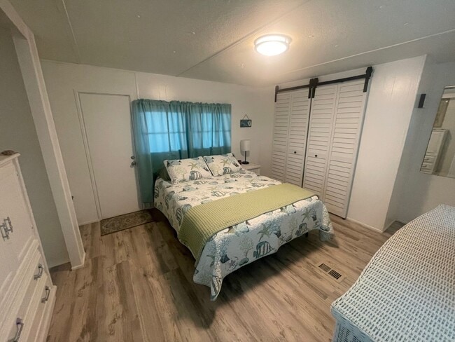 6909 Marlin Ln
