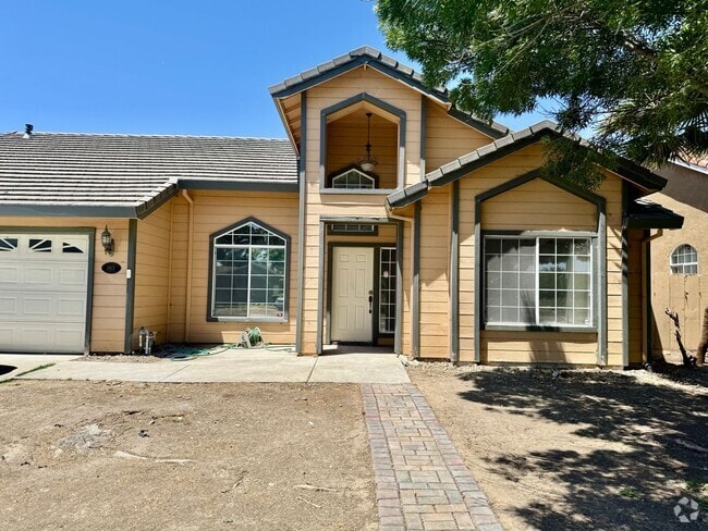 Building Photo - 4 Bedroom, 2 Bath Home with NEW UDGRADES A...