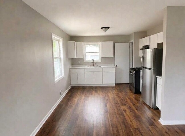 Photo - 15917 Steinway Blvd