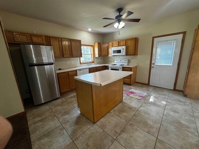 Photo - 154 River Rd