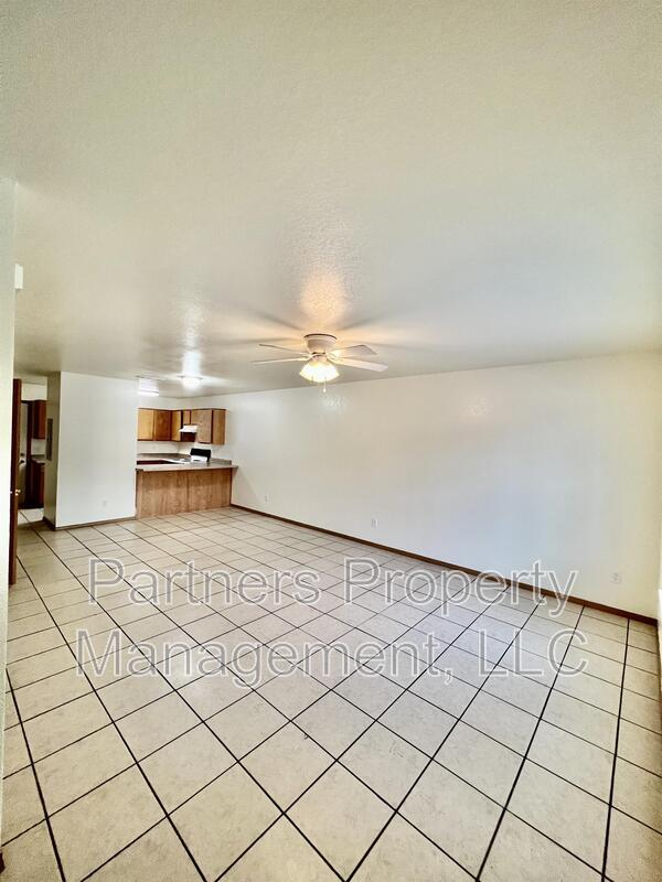 Photo - 856 Curtis Ave