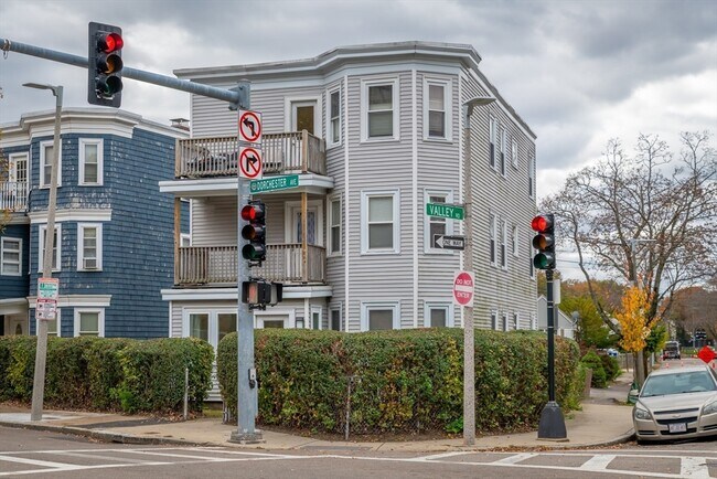 2131 Dorchester Ave