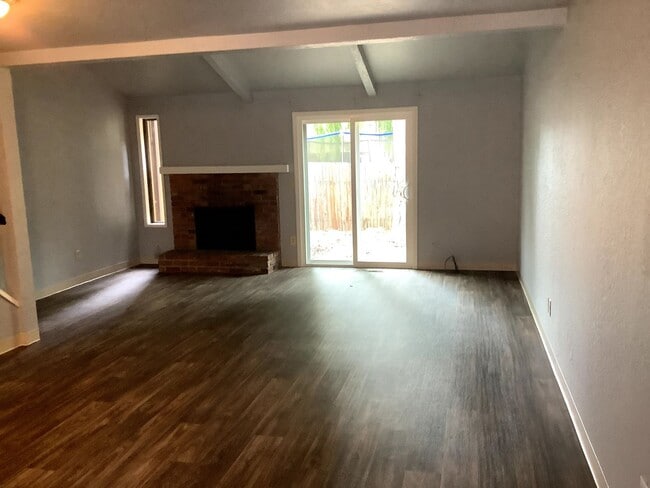 Photo - 2-Bedroom 1 1/2 bathroom townhouse in Springfield