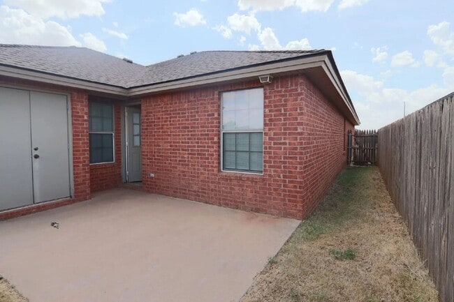 Building Photo - Great 3/3/2 Duplex! Rental