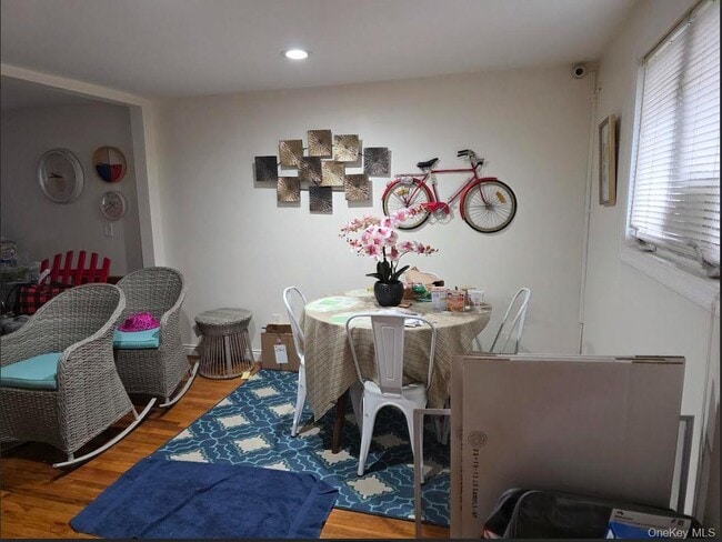 Photo - 102 Applegate Dr