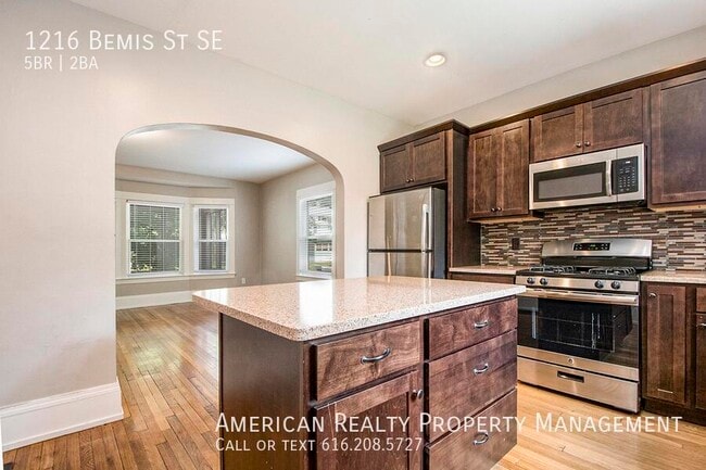 Photo - 1216 Bemis St SE